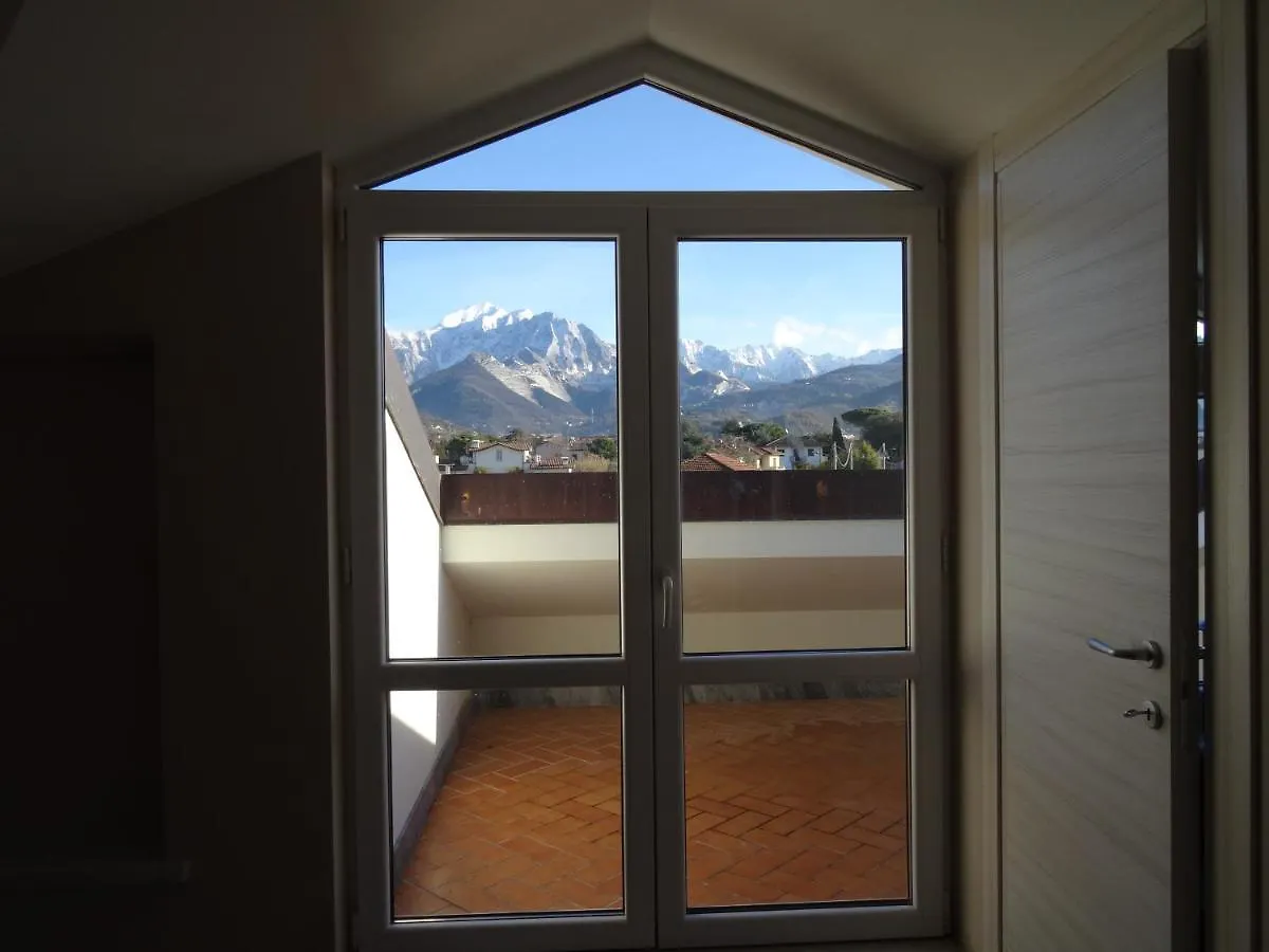 Merlo d'Oro Carrara 0*,  Italië
