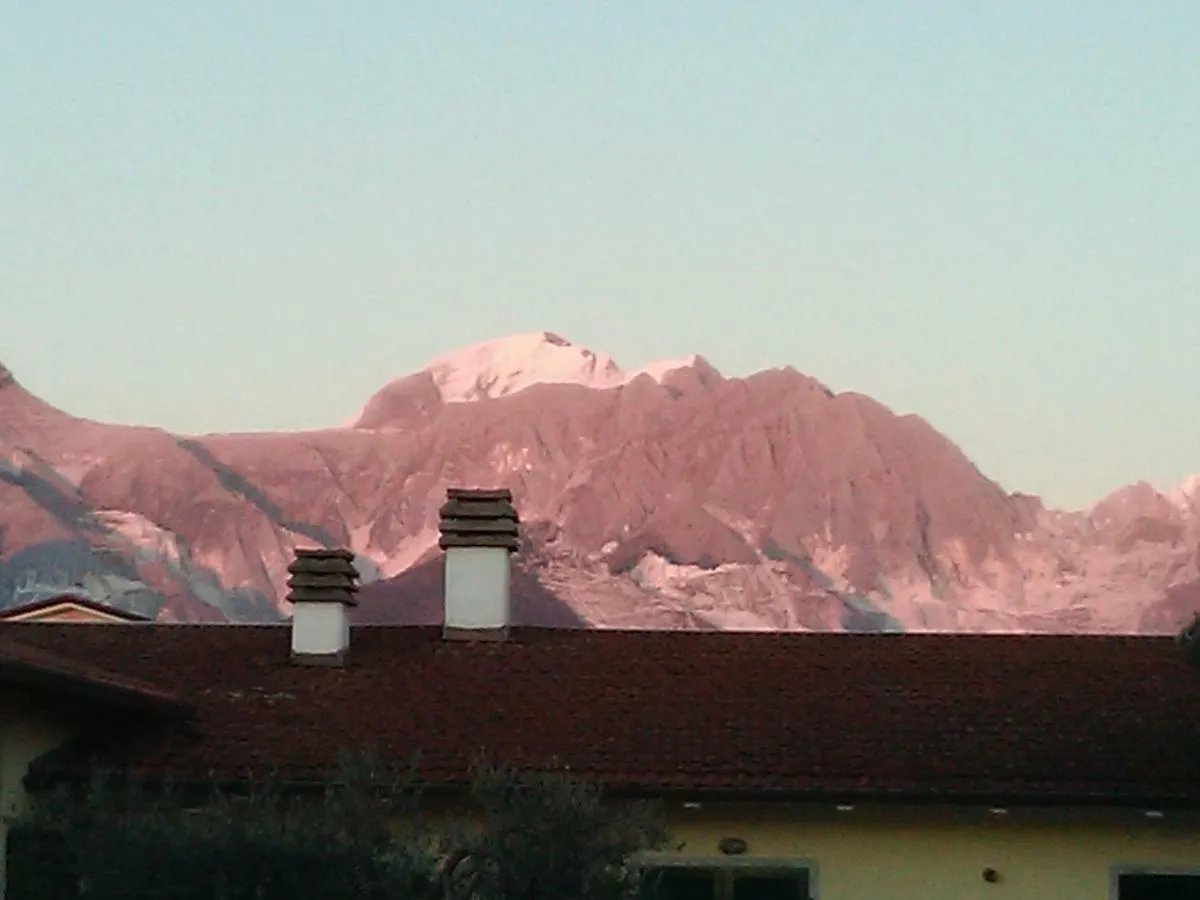 Merlo D'Oro Carrara Bed & Breakfast